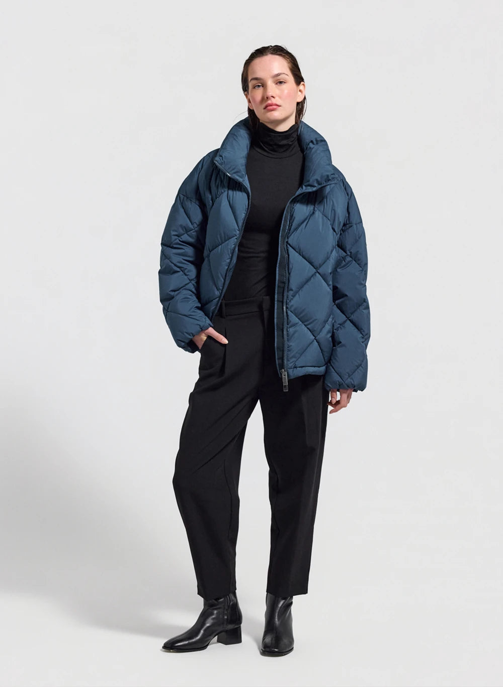 Women's oversized down jacket Pyrenex Adele with enveloping collar petrol blue