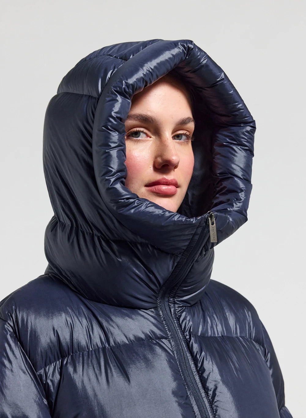 Pyrenex Oriela long down jacket made in Saint-Sever navy blue